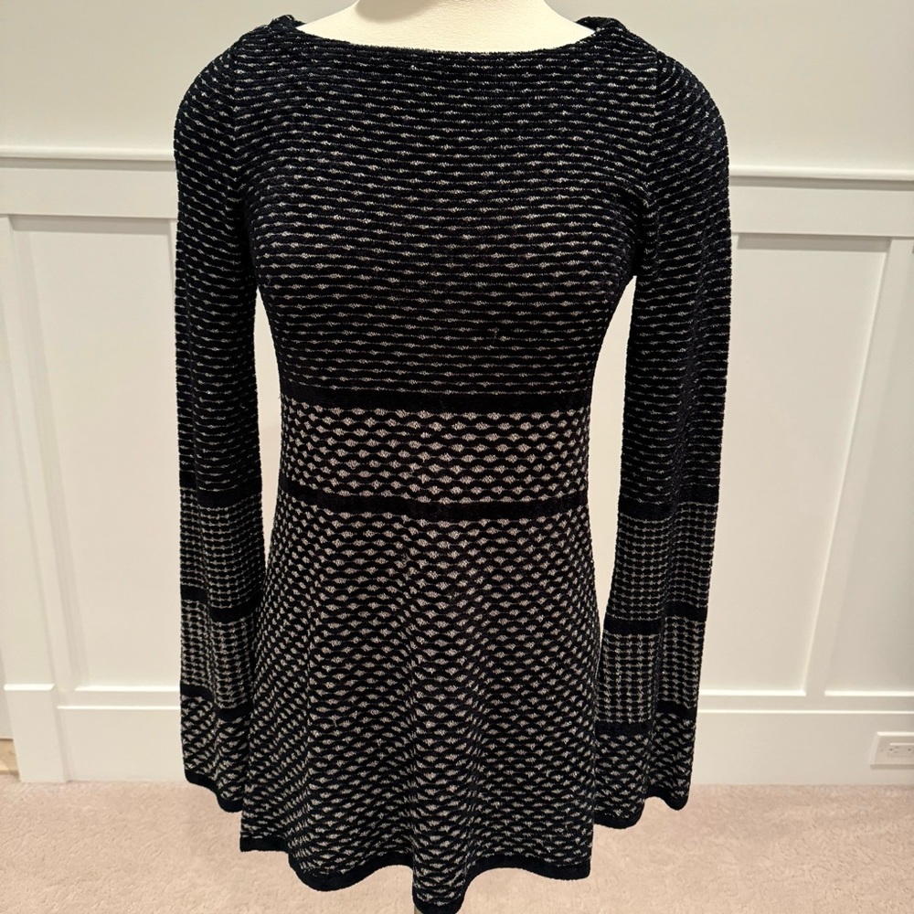 White House black market tunic sweater, black, gold, size small